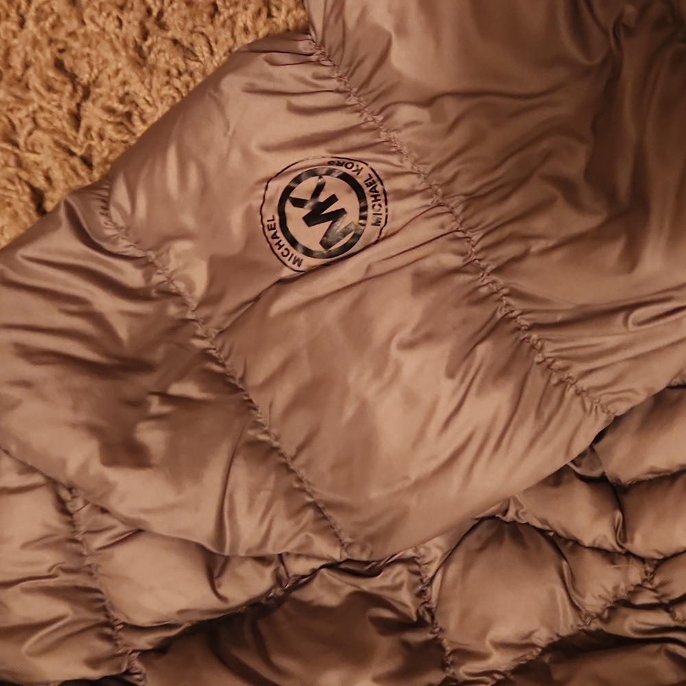 Michael Kors Women's Beige Puffer Jacket Size Medium - Picture 3 of 7